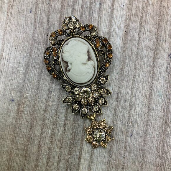 Cameo Victorian Style Faux Topez Rhinestone Gold Tone Brooch - Picture 1 of 7